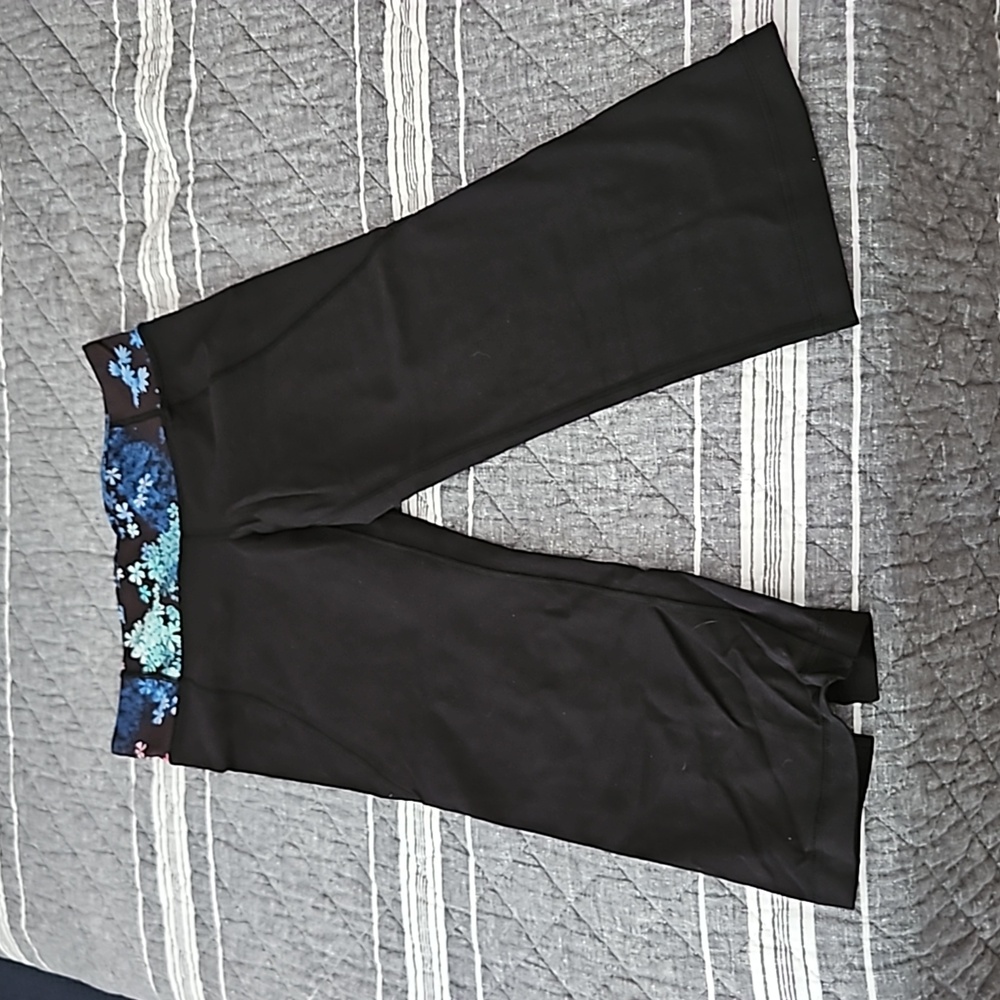 Lululemon Gather and Crow, size 8
